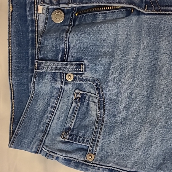 Levi's Light Wash Denim - Picture 4 of 13